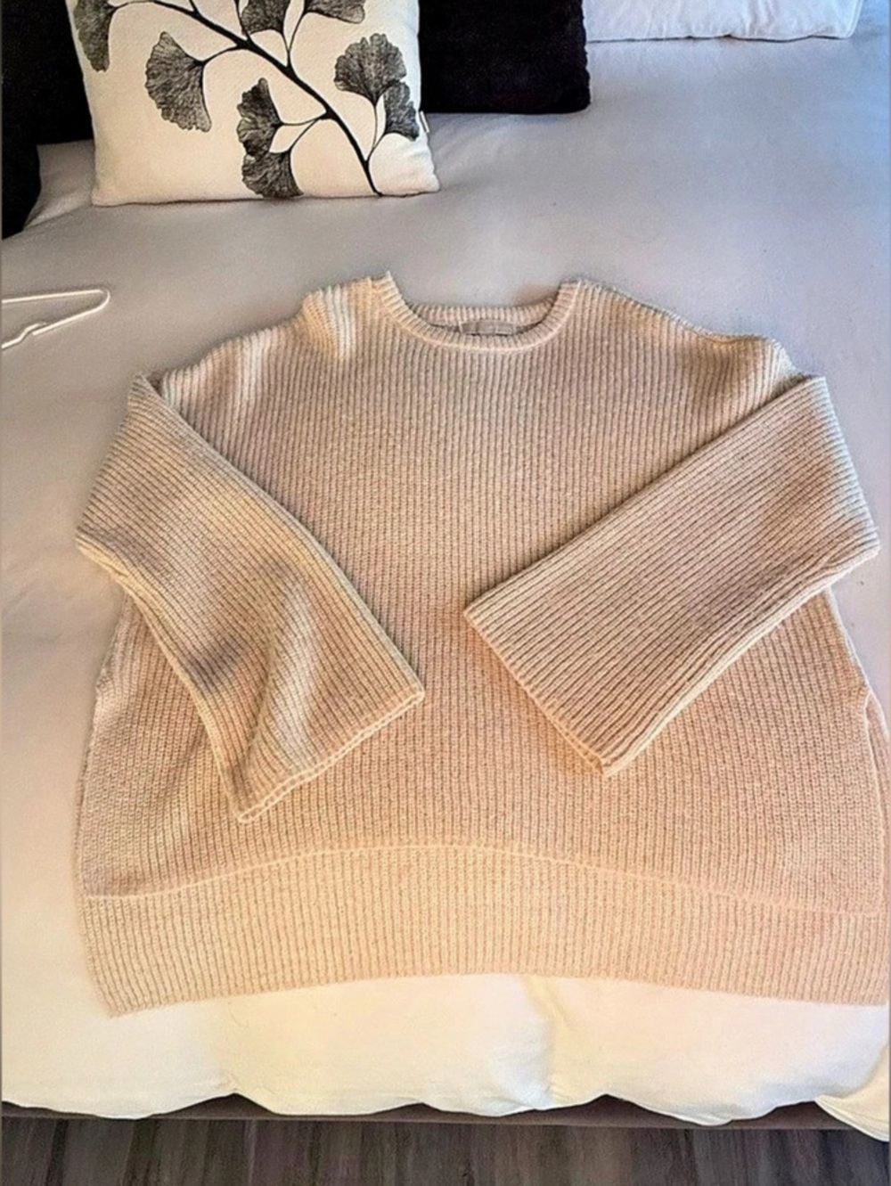 Michael Kors Crew Neck Sweater in Beige Size Medium Like New
